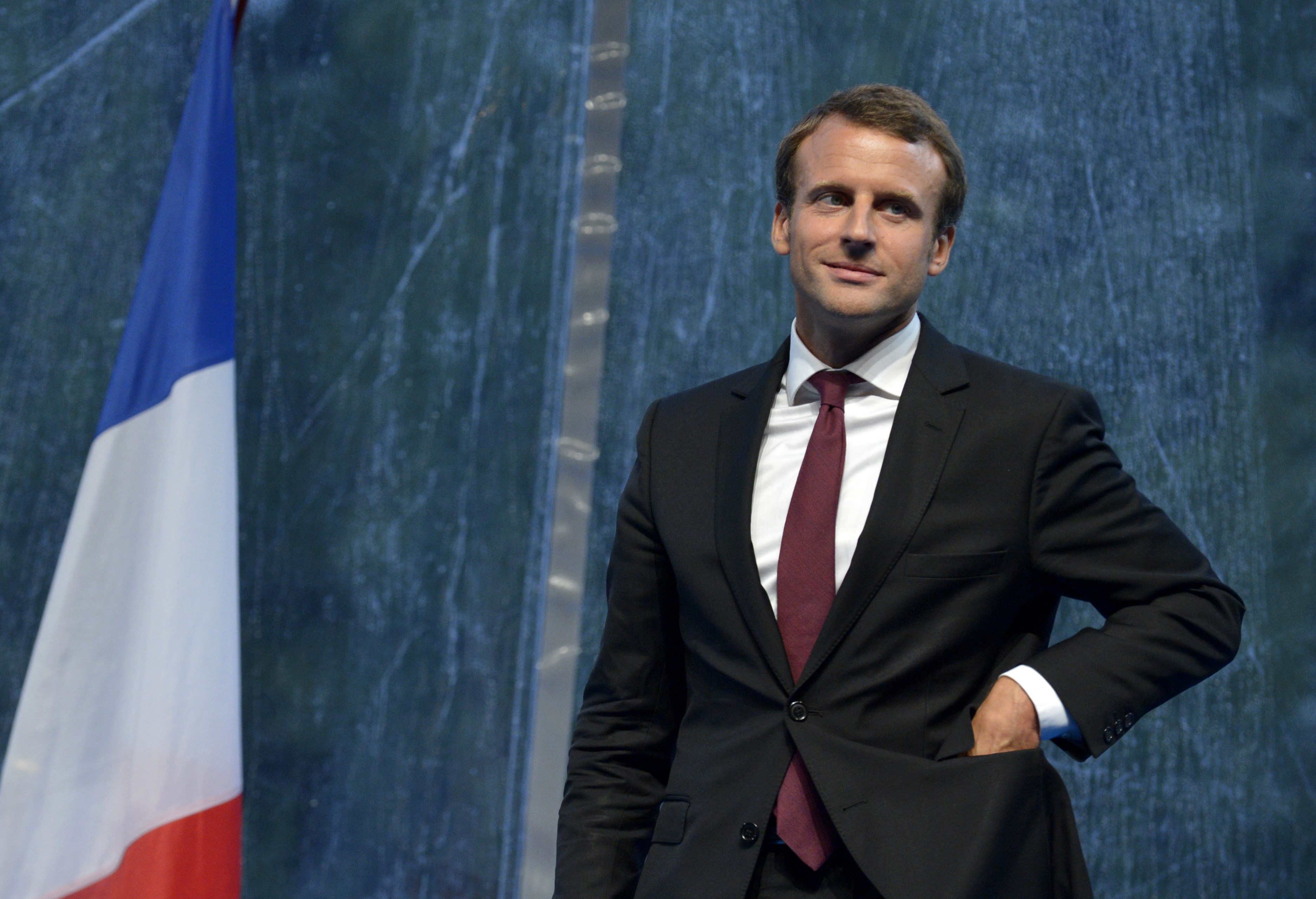Macron İçin Damalı Bayraklar Gözüküyor...